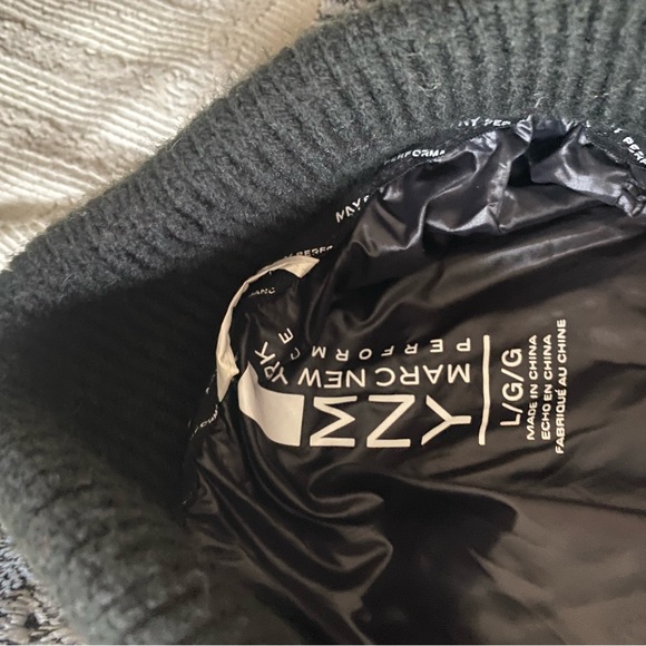 Women's Color Block Puffer Jacket - Picture 3 of 5